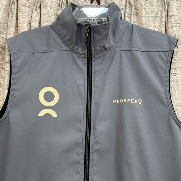 ON Running Men's Prosper ON Weather Vest - Medium - Picture 2 of 16